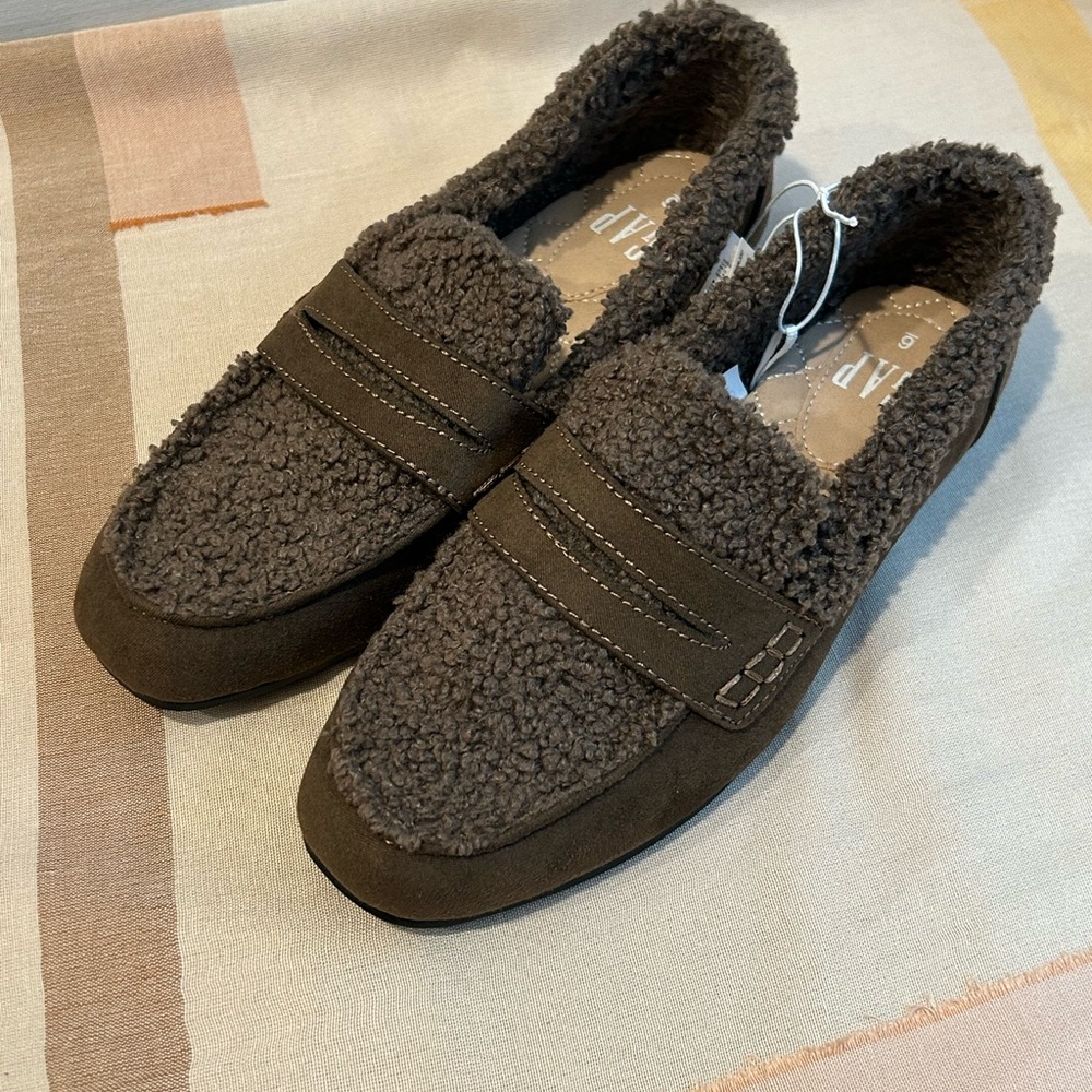 NYT GAP Sherpa and Suede Women’s Loafers flats size 6